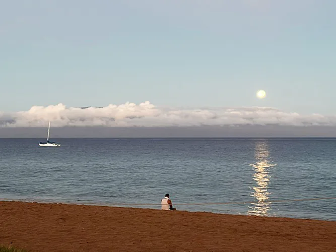 Photo of the Day: Moon over Lana‘i